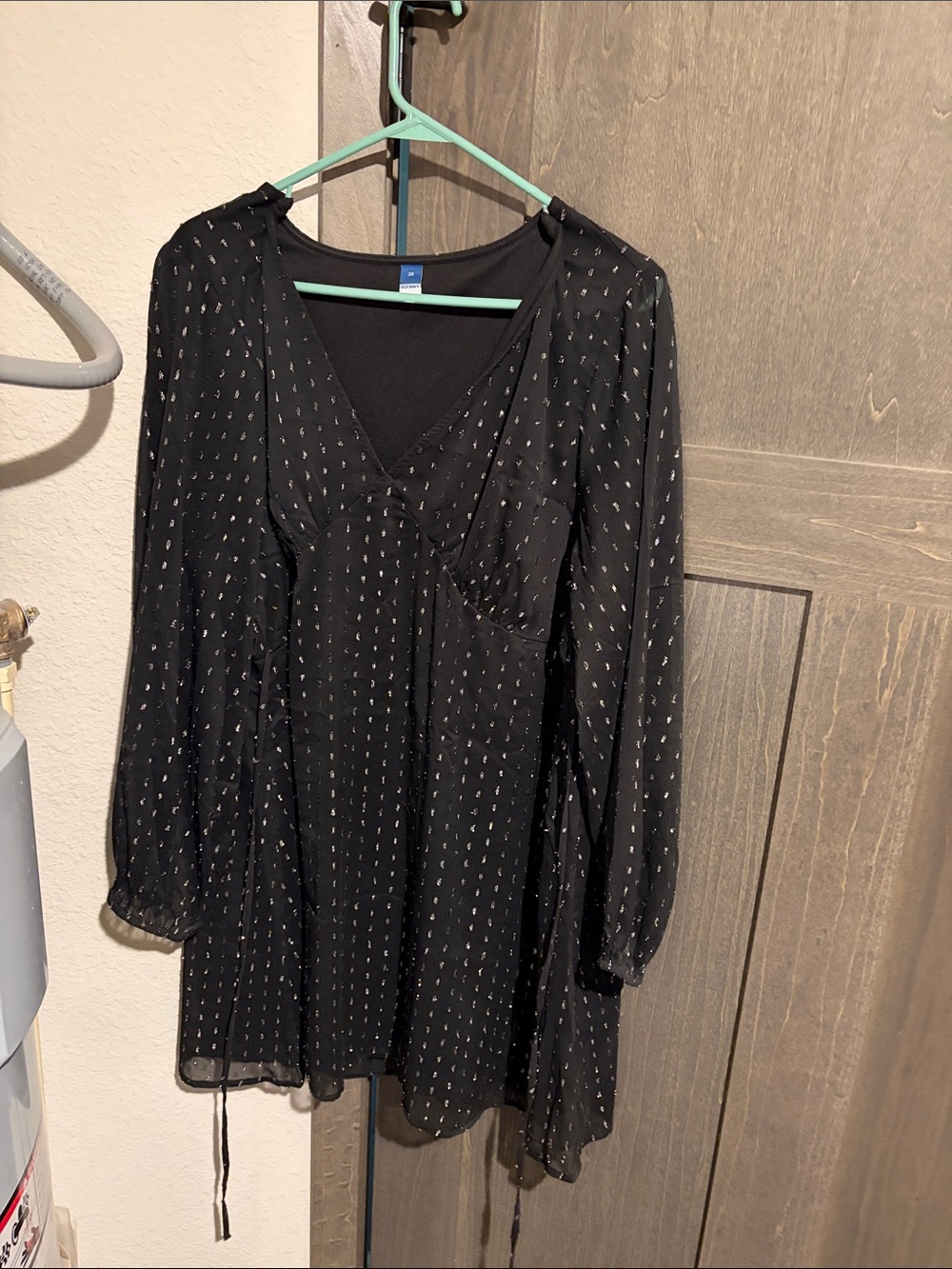 black long sleeve dress old navy | Dresses | Old Navy Vneck With Metallic Dot Detail Color:Nude Gold 59 and wear sizes 95% Organic Cotton / 5% Bio-based Elastane Floral-appliqué linen-blend cocktail dress